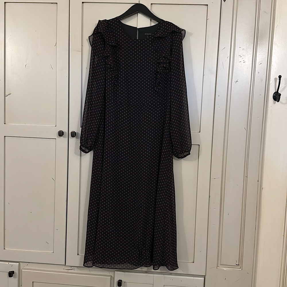 Like New! Black w/small plum color dots, size L, long sheet sleeve